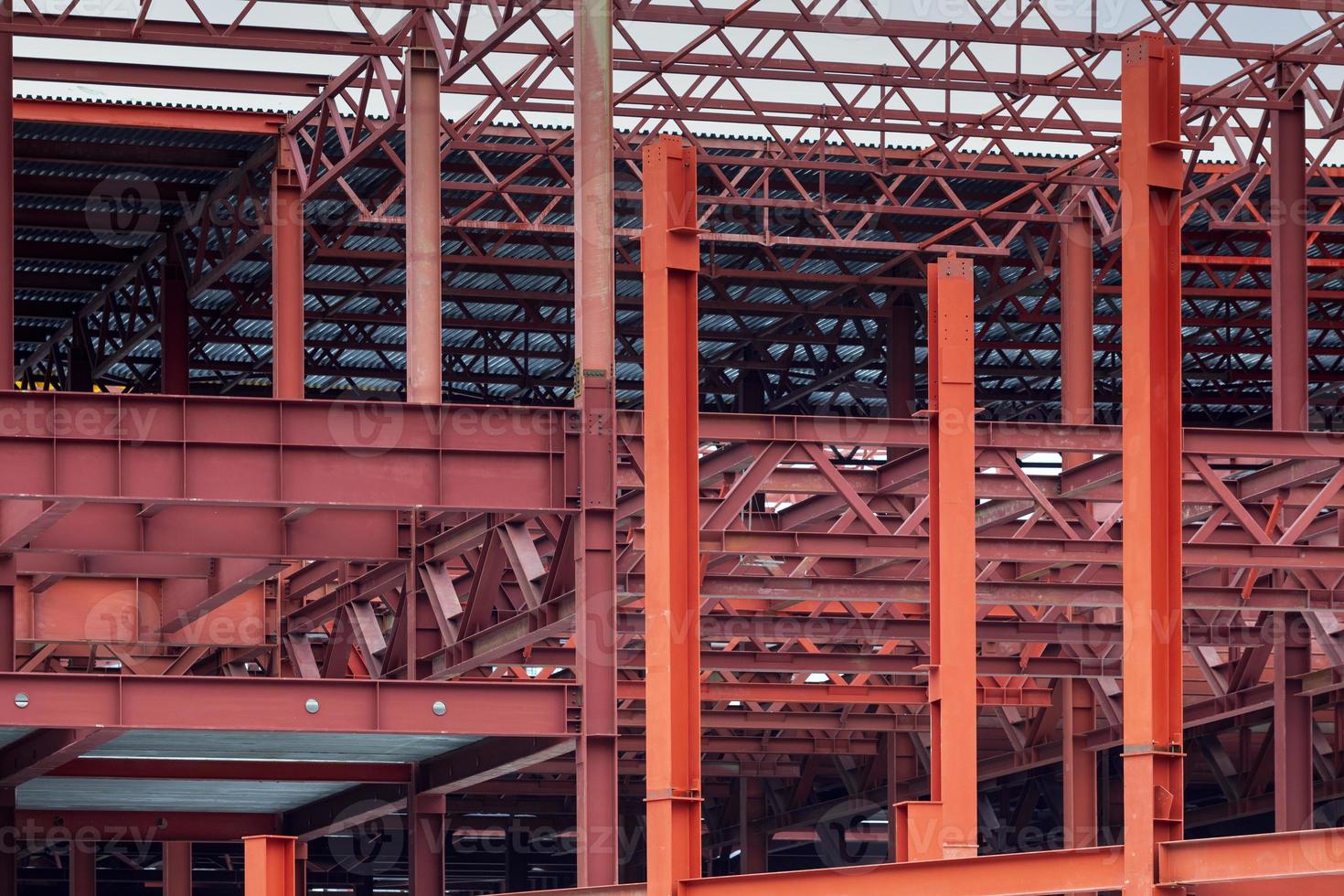 edificio de fábrica industrial de estructura de acero, construcción en curso foto