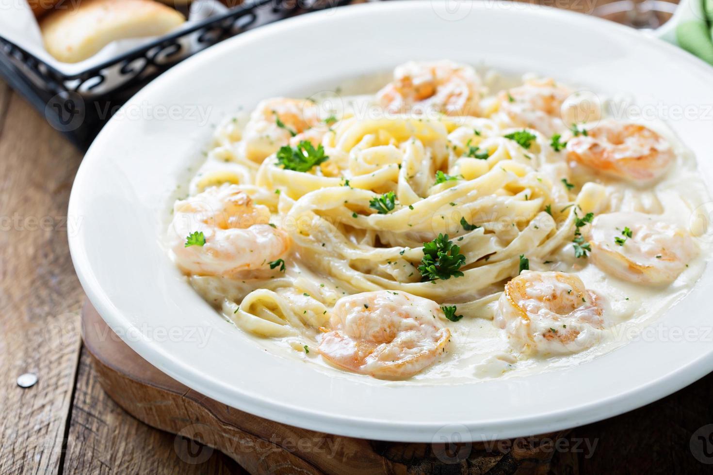 Fettuccine Alfredo with shrimp photo