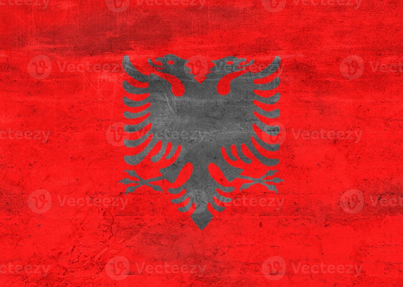 bandera de albania - bandera de tela que agita realista foto