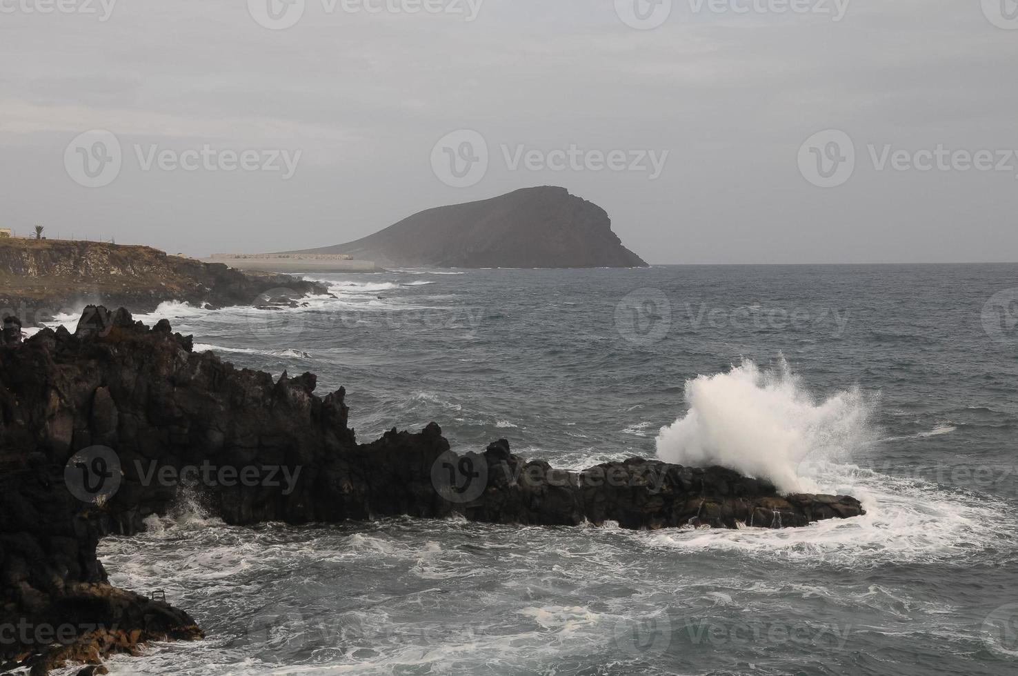 Huge sea waves photo