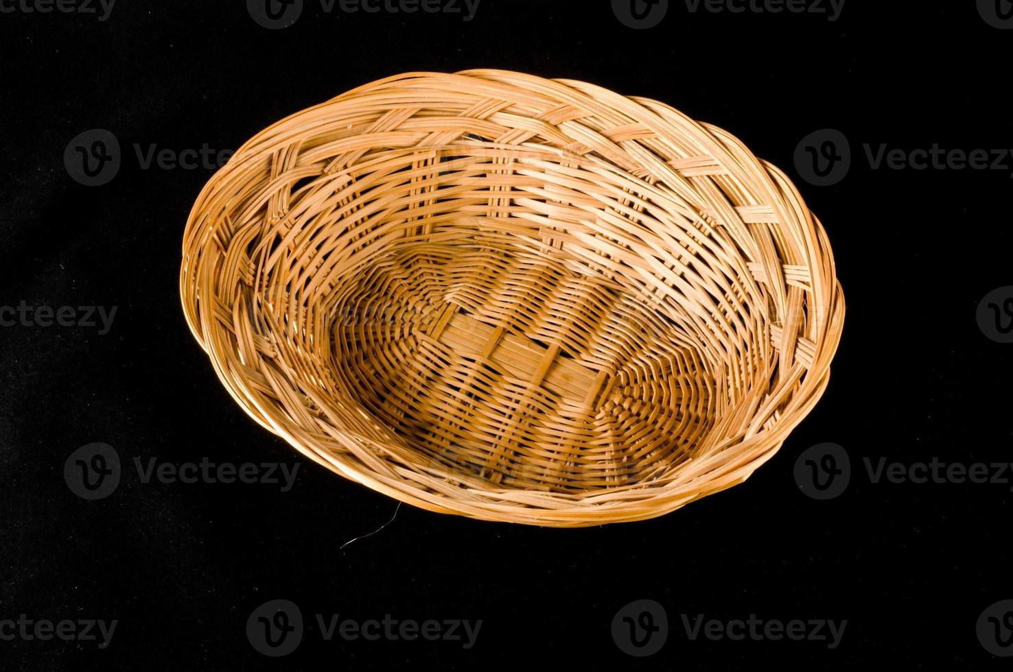 cesta decorativa de mimbre foto