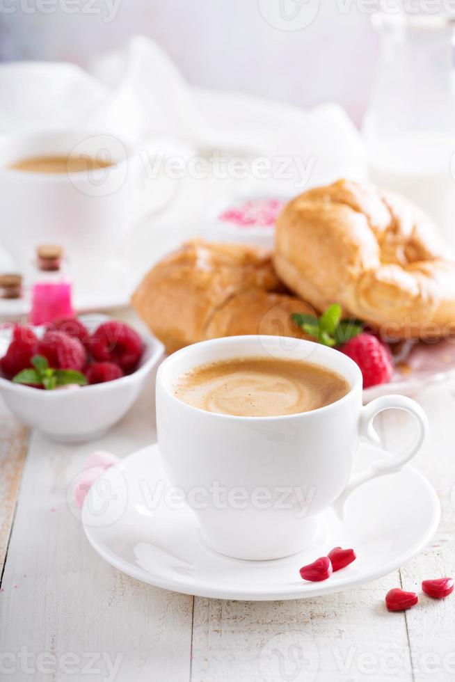 desayuno del día de san valentín con café foto