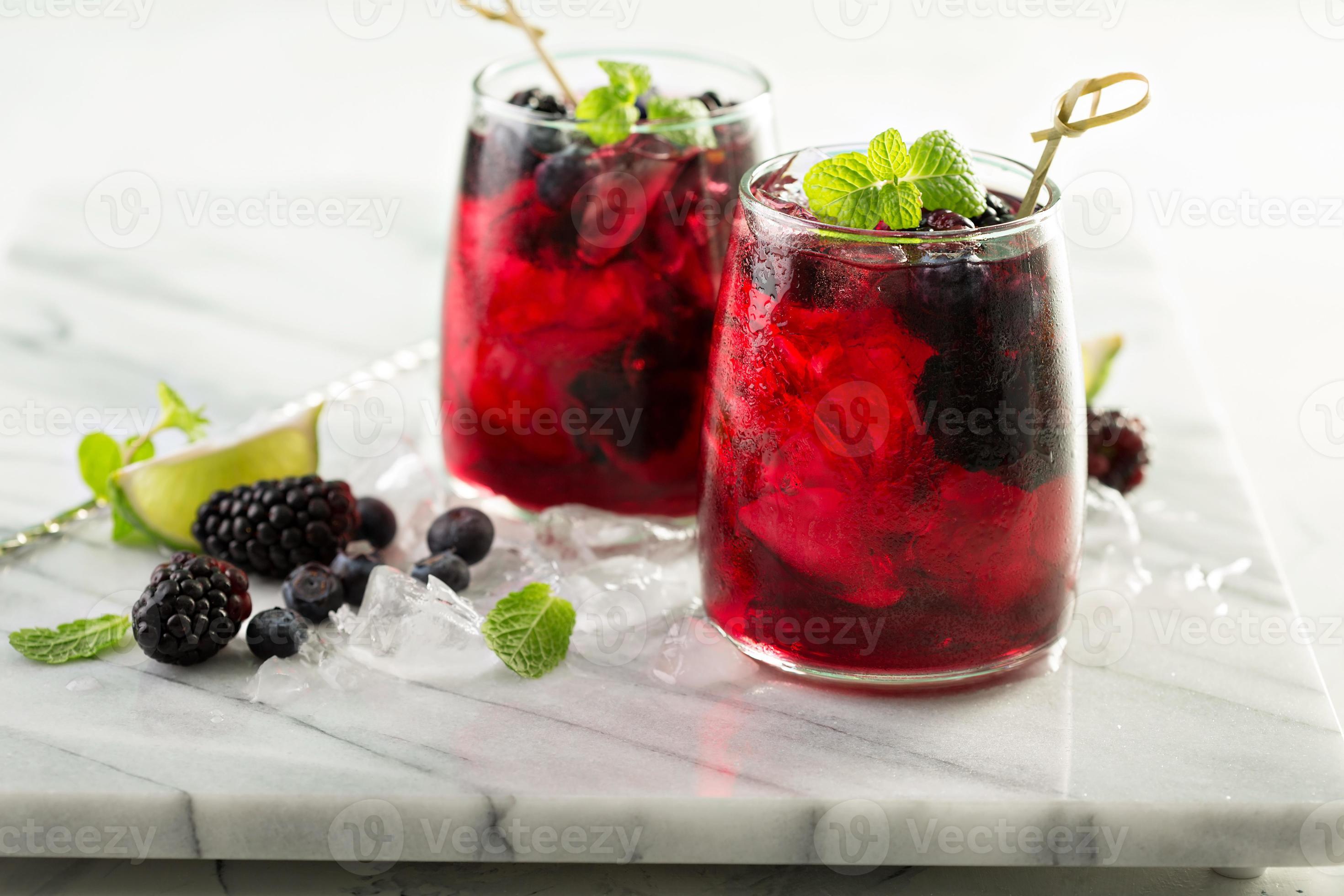 Summer berry drink with lime 15756026 Stock Photo at Vecteezy