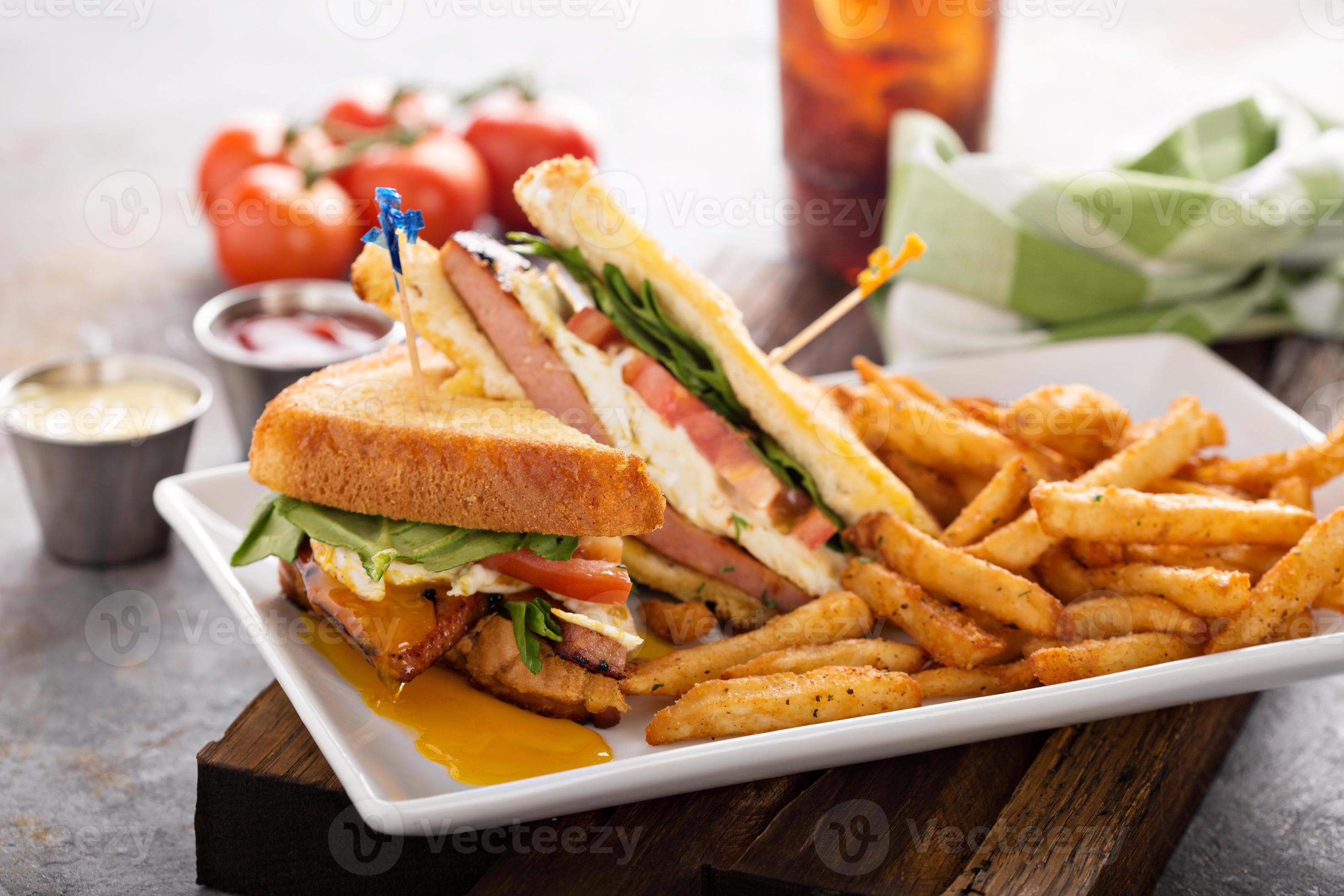 Fried egg and ham sandwich 15756638 Stock Photo at Vecteezy