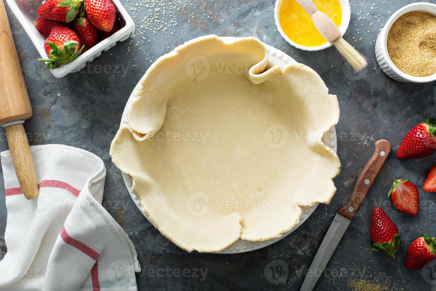 Making strawberry pie photo