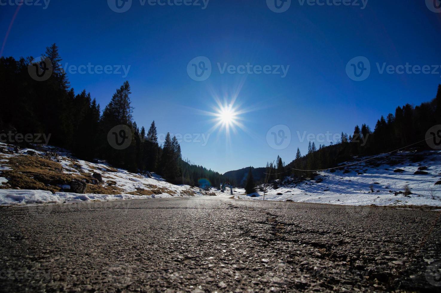 paisaje nevado de invierno foto