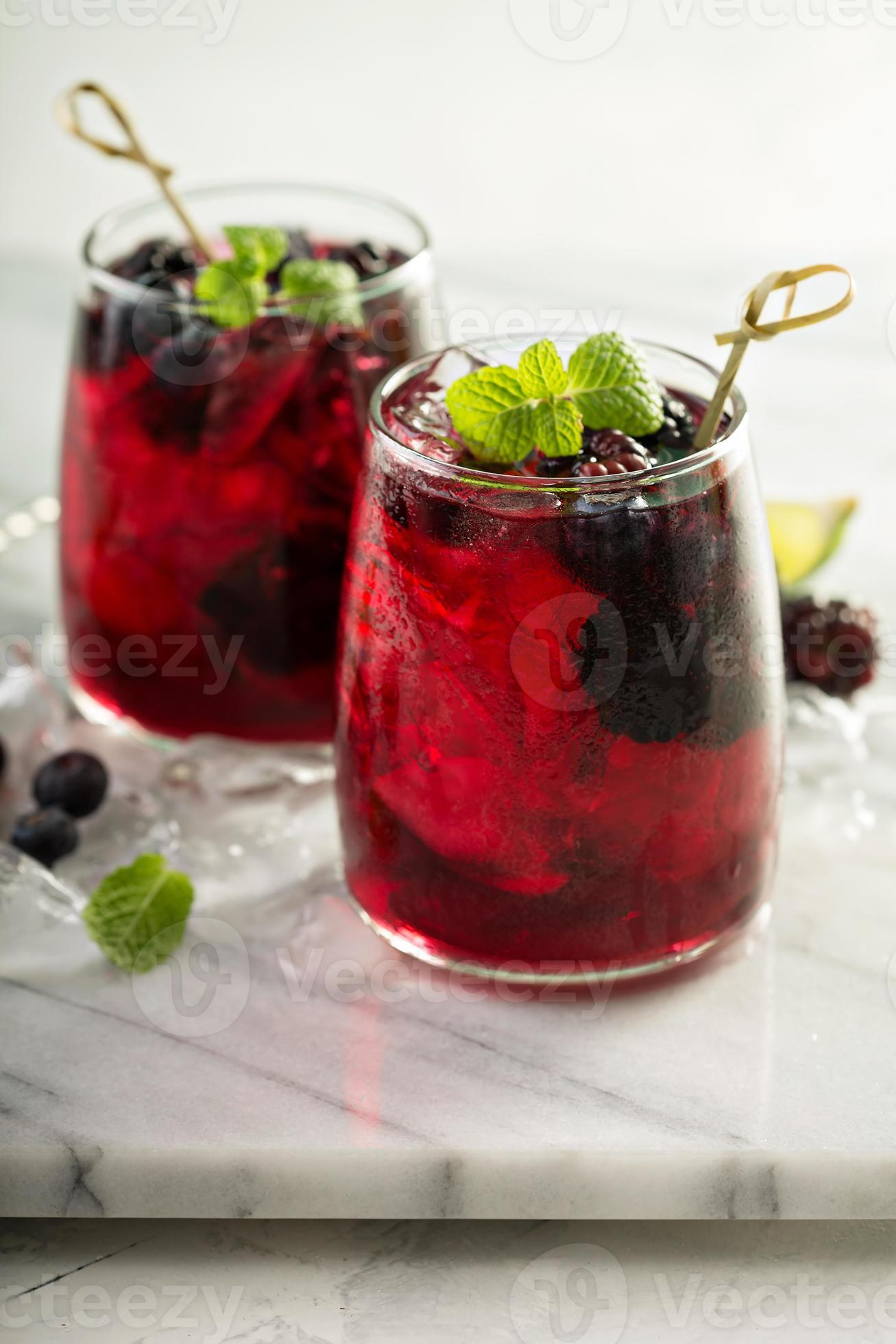 Summer berry drink with lime 15758755 Stock Photo at Vecteezy