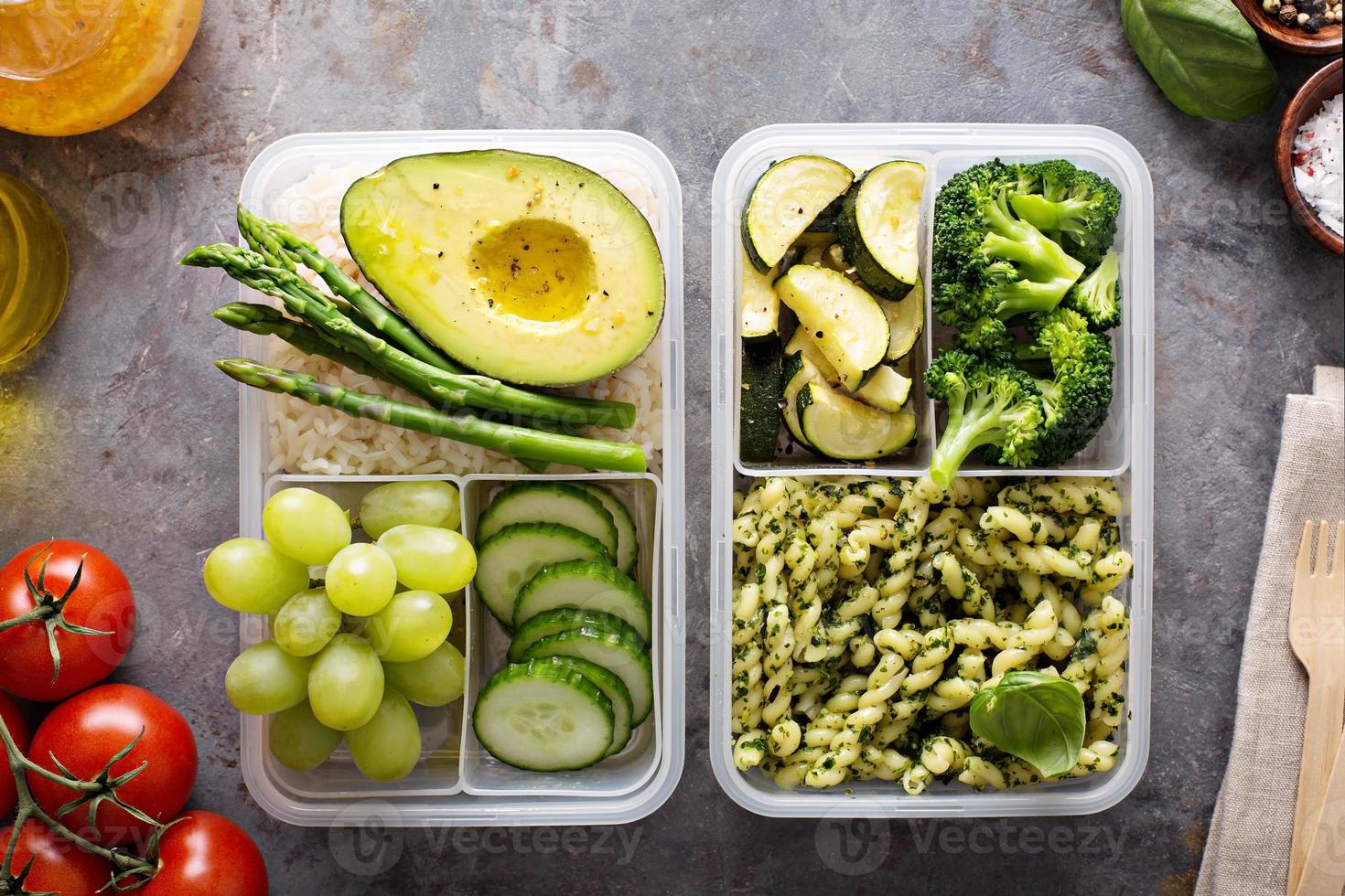 Vegan Meal Prep Containers With Pasta And Vegetables 15759137 Stock vegan-meal-prep-containers-with-pasta-and-vegetables-15759137-stock