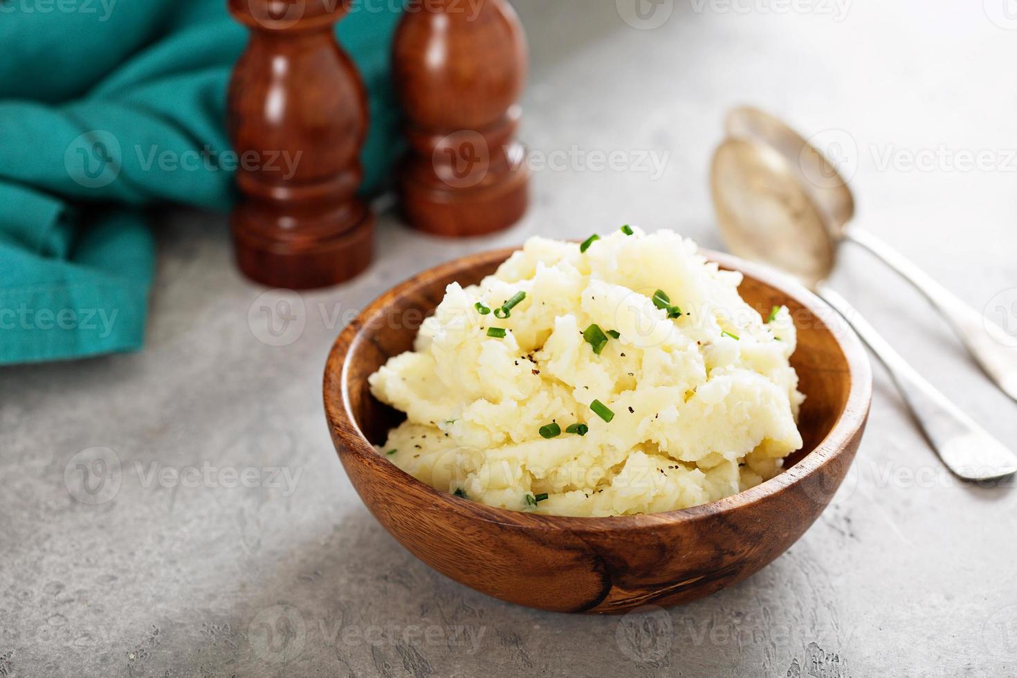 puré de patatas esponjoso con cebollino foto