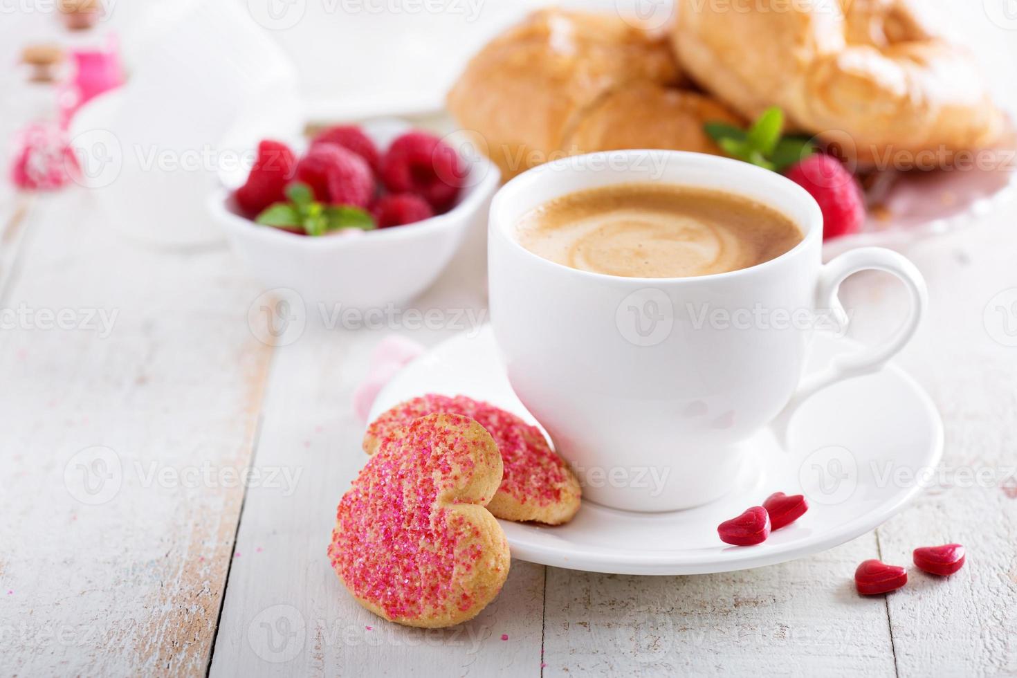 desayuno del día de san valentín con café foto