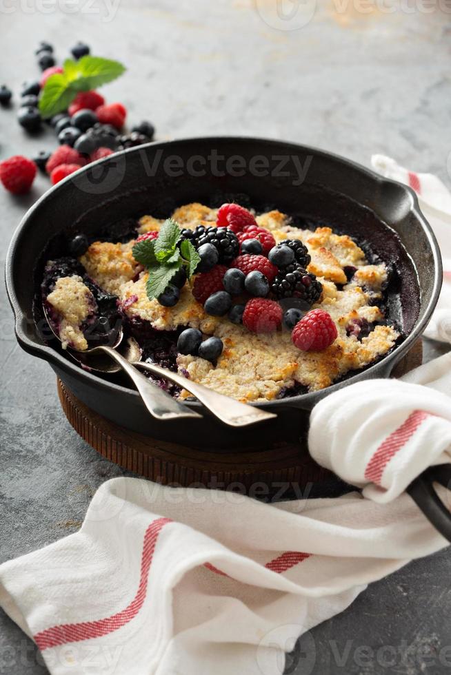 Berry crumble in a cast iron pan photo