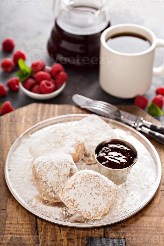 buñuelos con mermelada de frambuesa foto