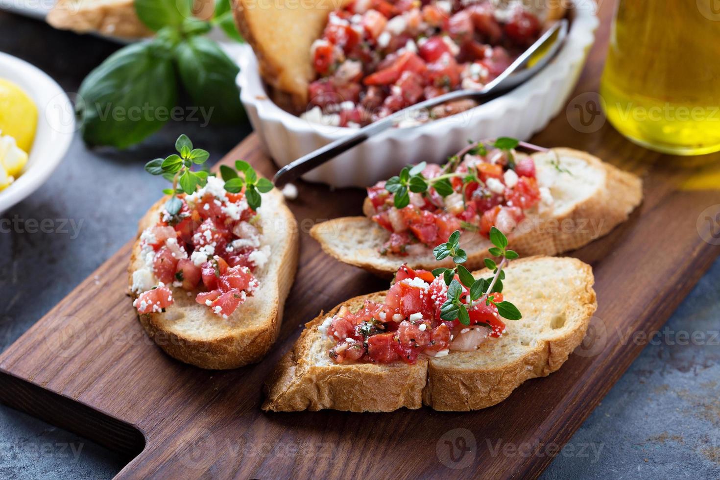 bruschetta de tomates asados con tomillo foto