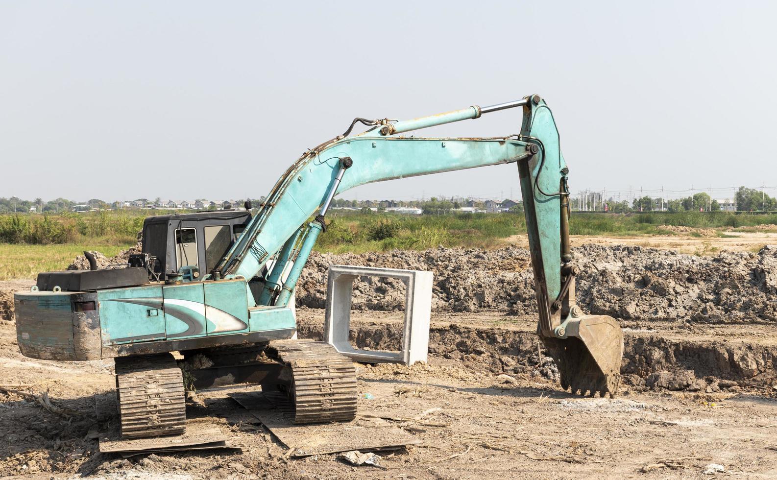 excavadora están cavando en el sitio de construcción foto