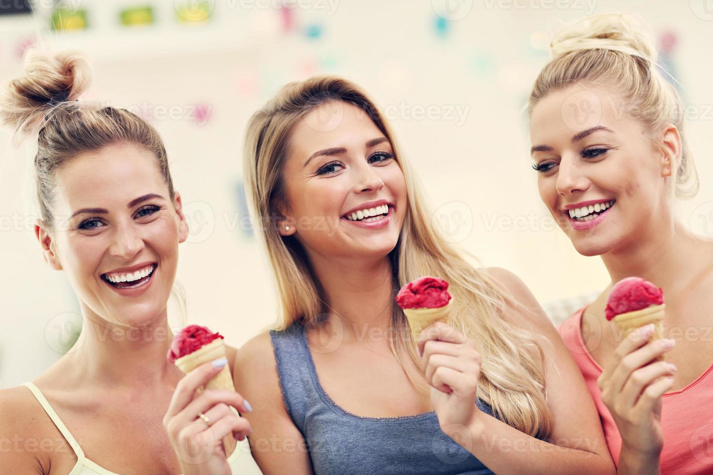 Three beautiful young women eating icecream at home 15763911 Stock