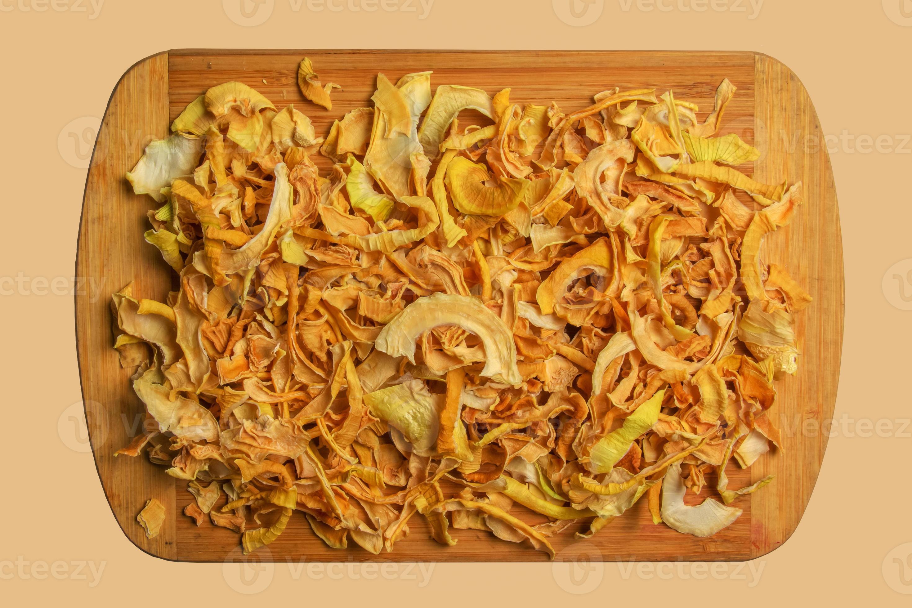 Dried onion or crunchy crunchy onion chips. Traditional seasoning in various culinary recipes