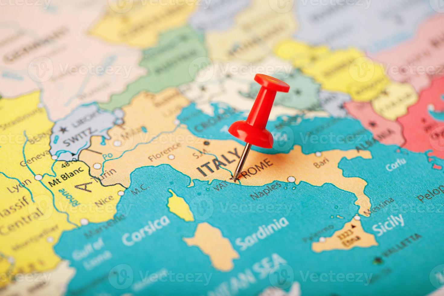 The location of the destination on the map of Italy is indicated by a red pushpin photo