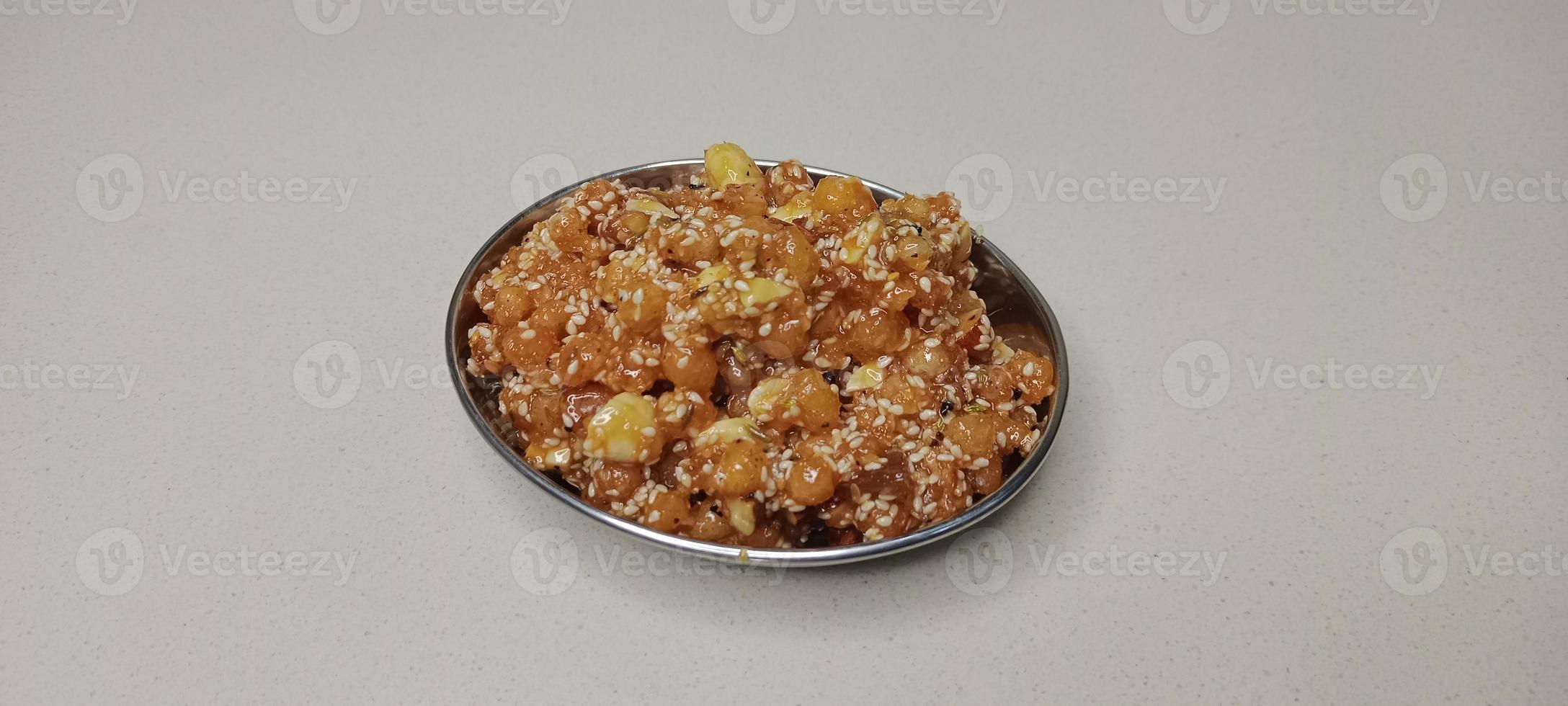 mezcla de frutos secos para la salud, gond gud paak receta para la salud, receta laddu de frutos secos, receta para la salud foto