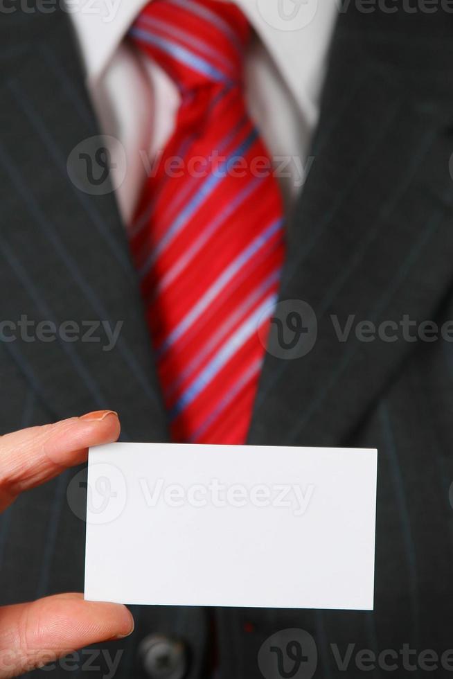 hombre de negocios con tarjeta de visita foto