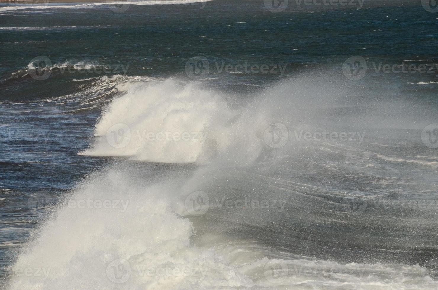 Huge sea waves photo