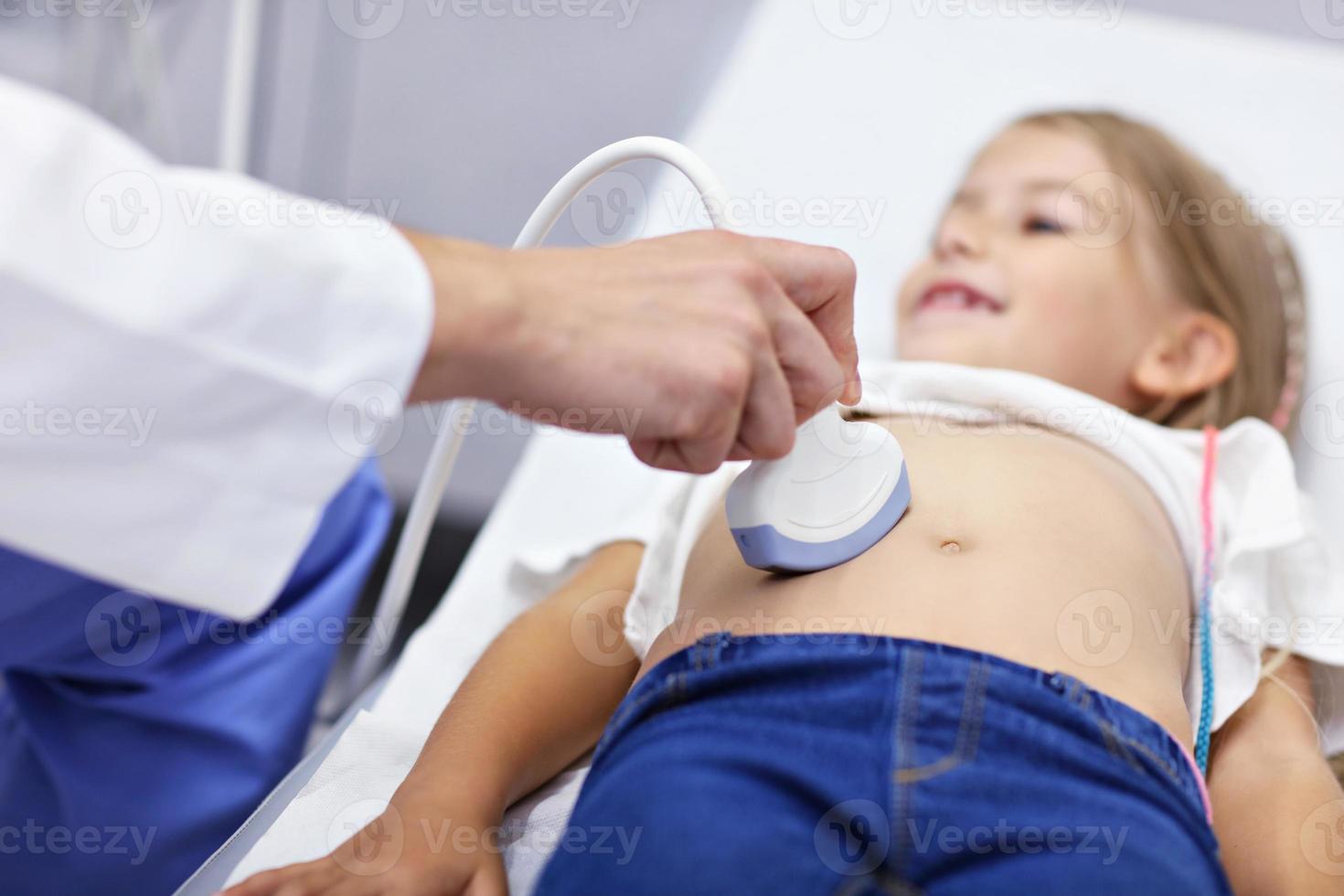 Doctor testing young girl with usg photo