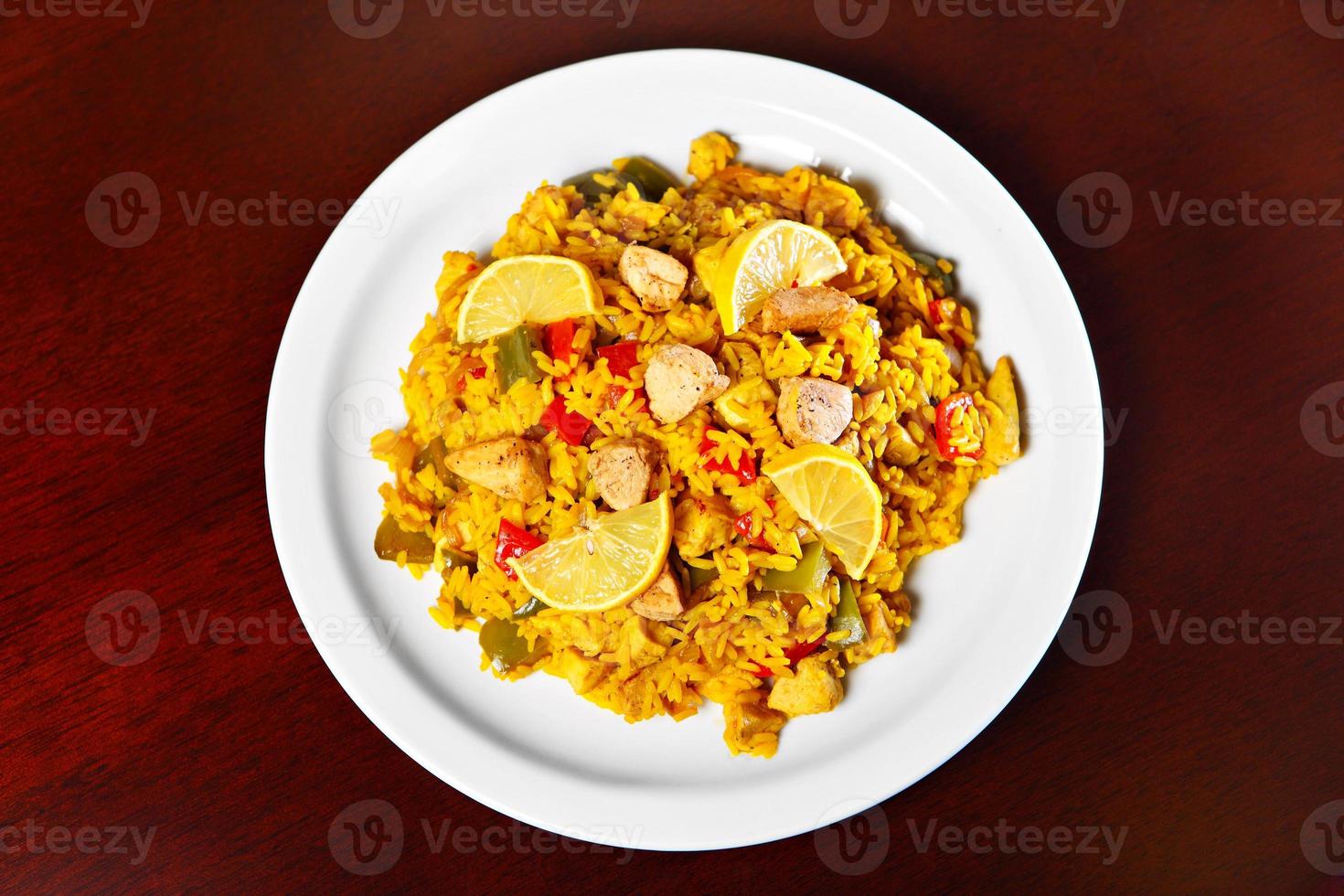 plato de paella española foto