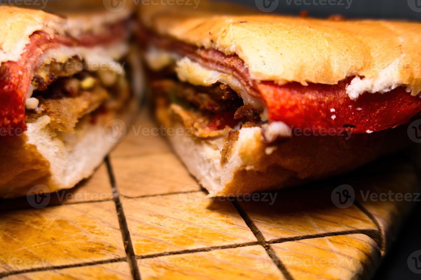 torta mexicana caprichosa grande con milanesa de cerdo, jamón de pierna y queso foto