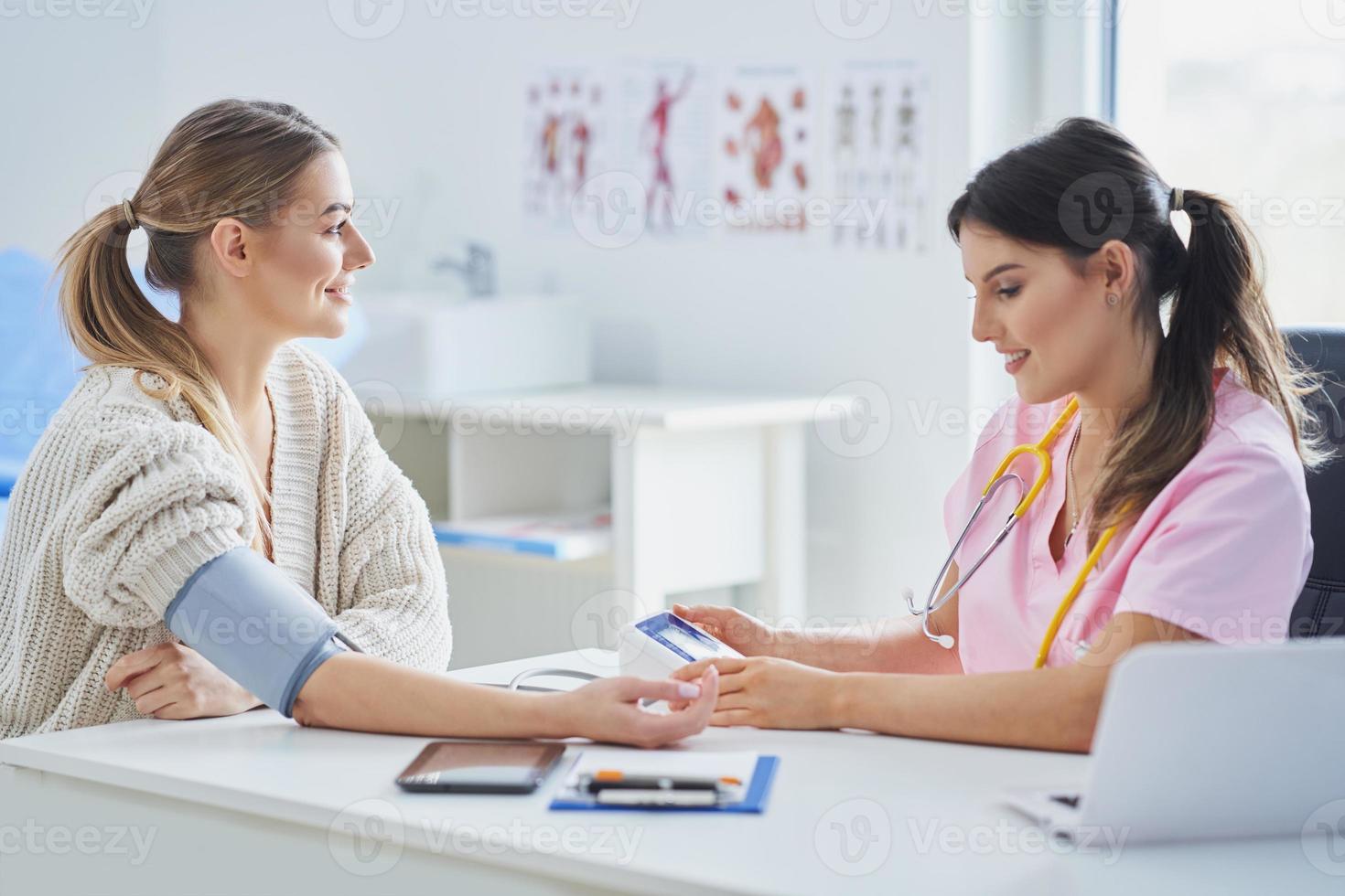 Doctor explaining diagnosis to her female patient photo