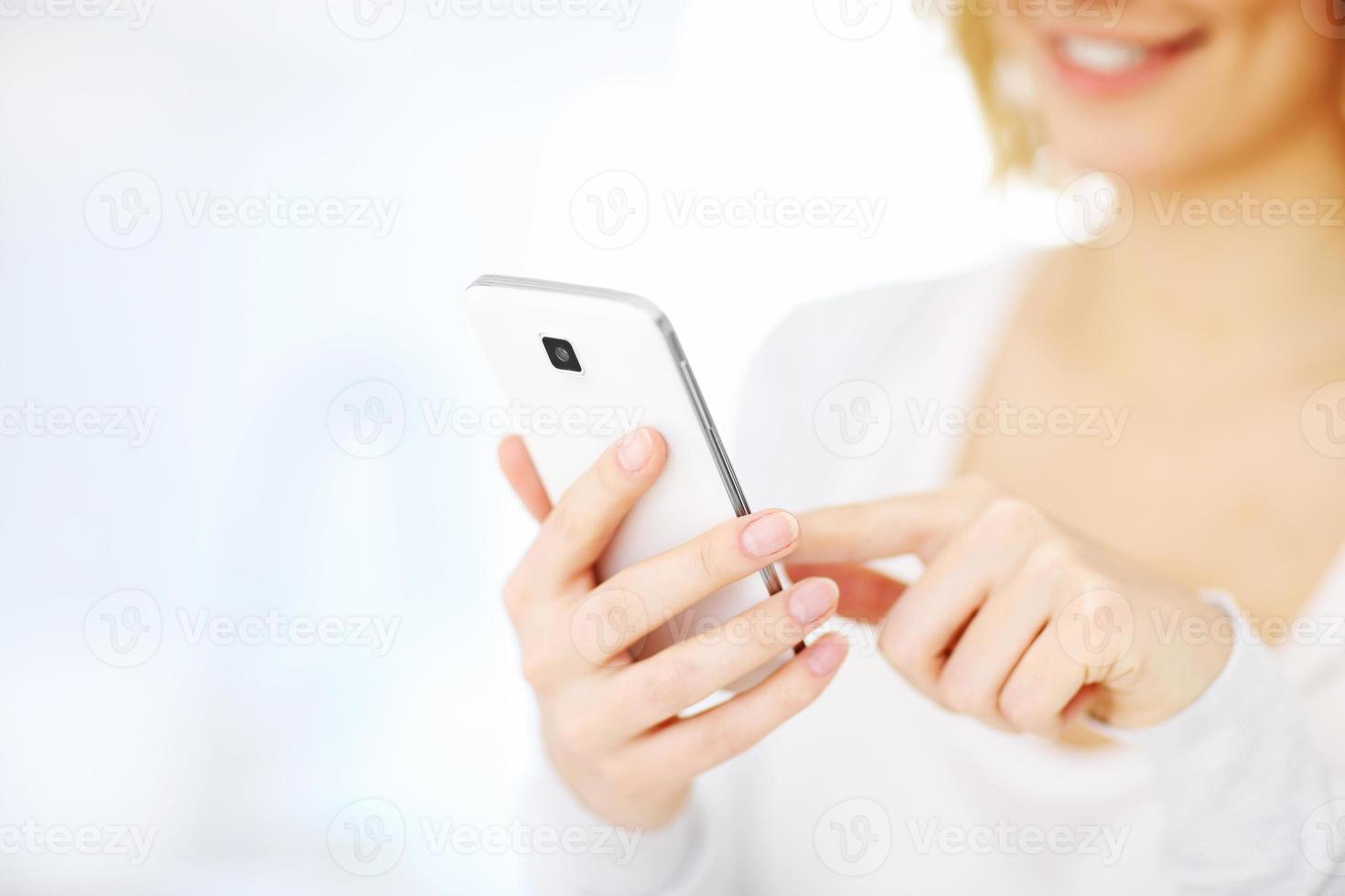 mujer con smartphone foto