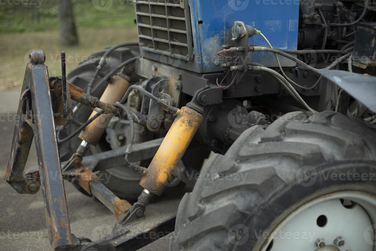 maquinaria rural. tractor en detalle. transporte industrial. foto