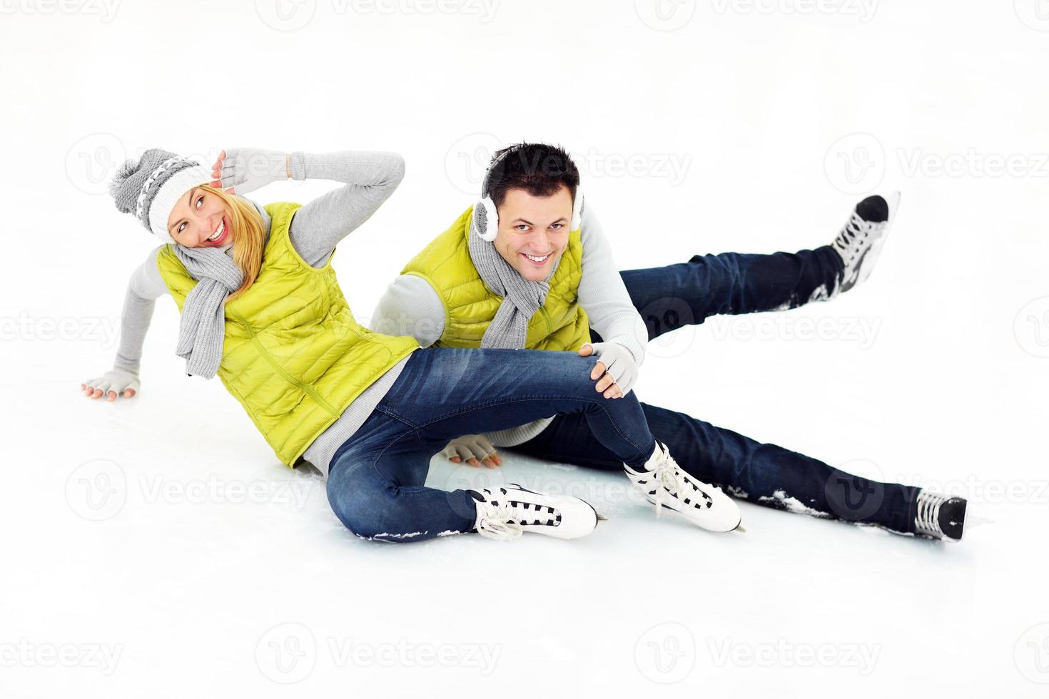 caída de patinaje sobre hielo foto