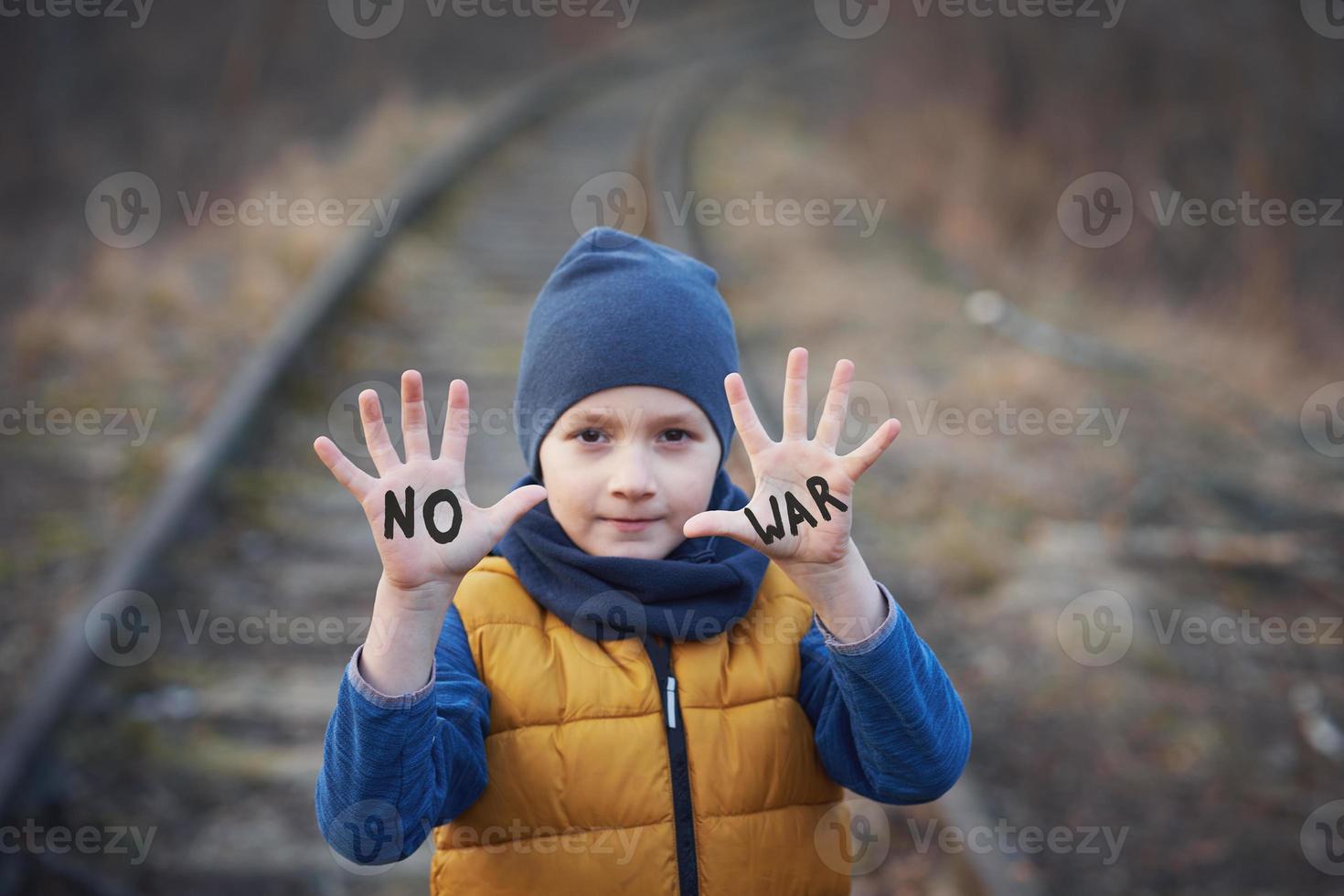 foto de un niño con mucho amor y mensaje de paz