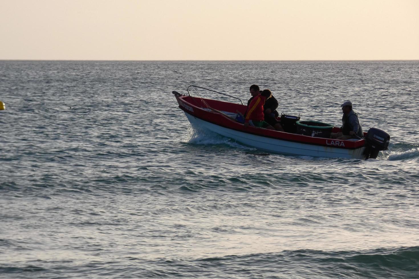 pesca de bajura, pesca artesanal cerca de la orilla foto