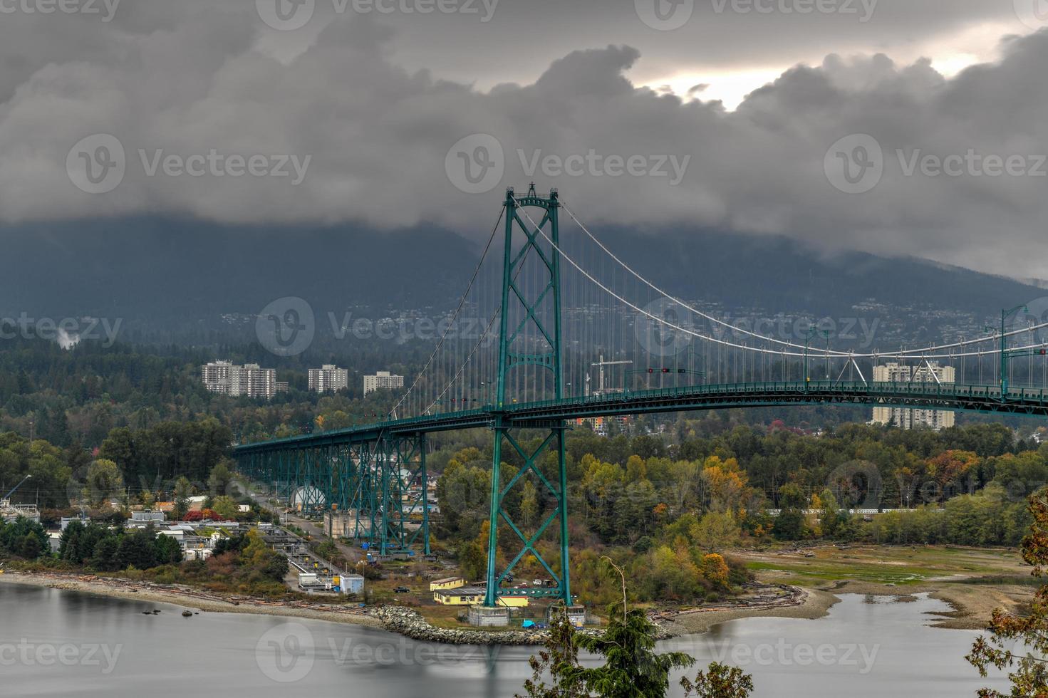 puente lions gate - vancouver, canadá foto