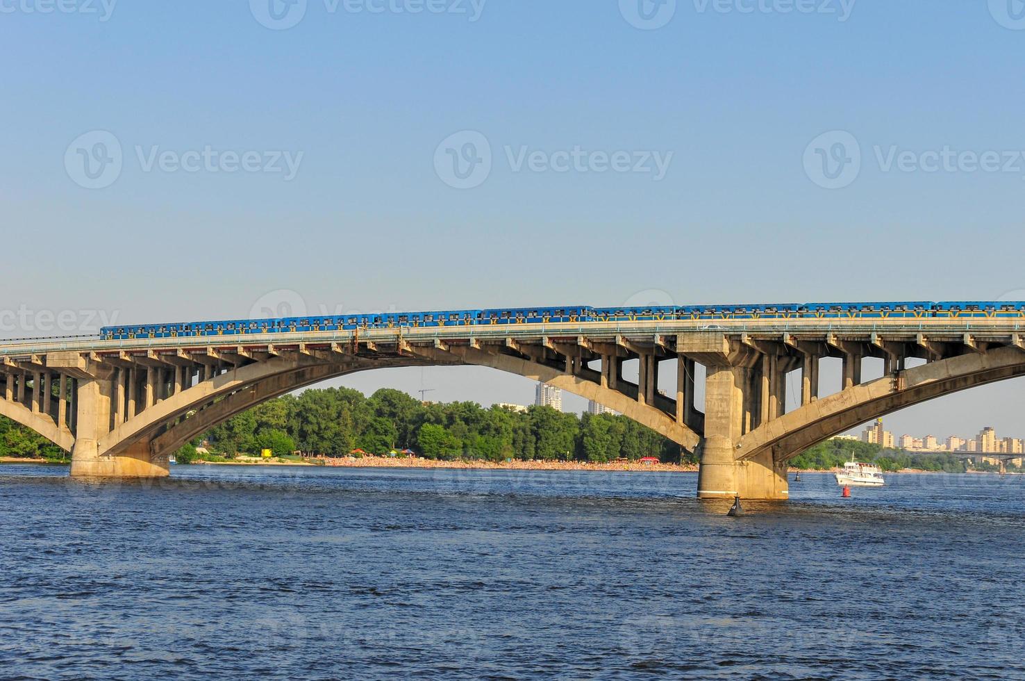 puente del metro - kiev, ucrania foto