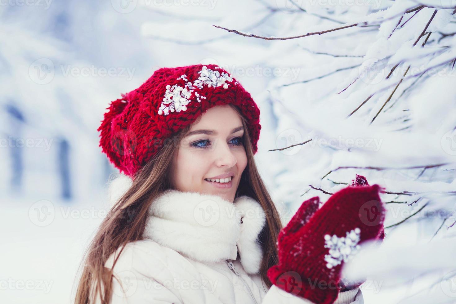 women in park snow photo