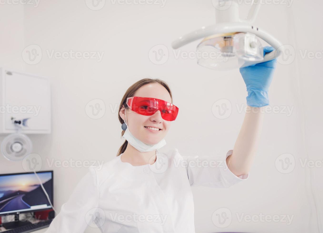 doctor dentista feliz foto
