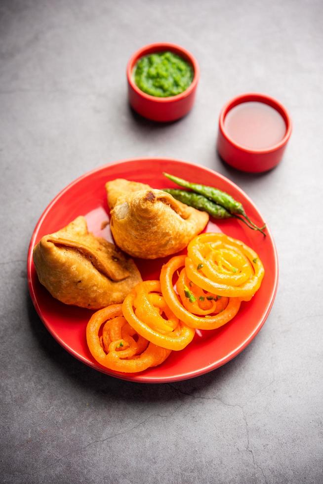 Veg Samosa with Jalebi, snack combination also called imarti and Sambusa, samusa photo