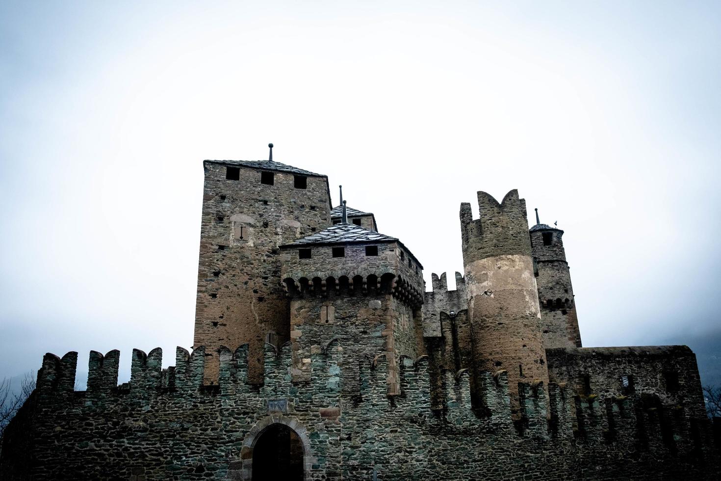 el castillo medieval de fenis, en el valle de aosta. durante las vacaciones de navidad de 2022 foto