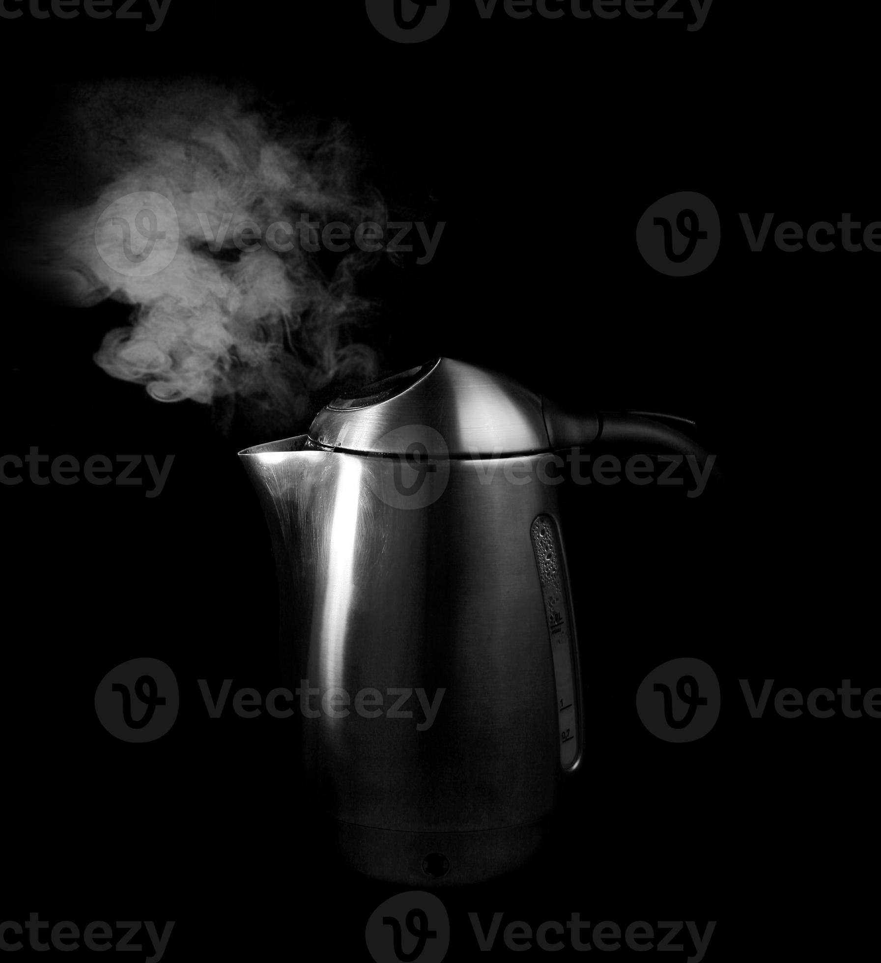 kettle boiling water 15936895 Stock Photo at Vecteezy