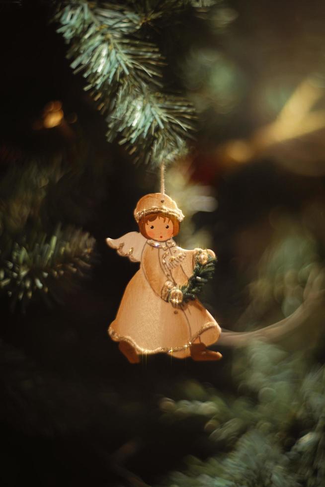 estrasburgo, francia - diciembre de 2019 - decoraciones navideñas vendidas en el mercado foto