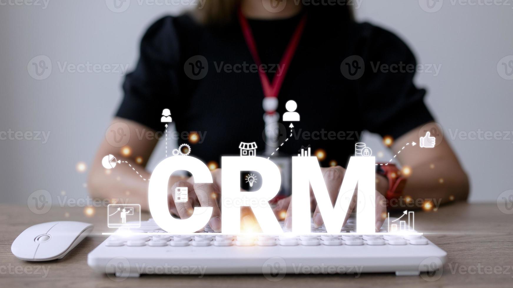 concepto de tecnología de internet empresarial de gestión de relaciones con clientes crm. foto