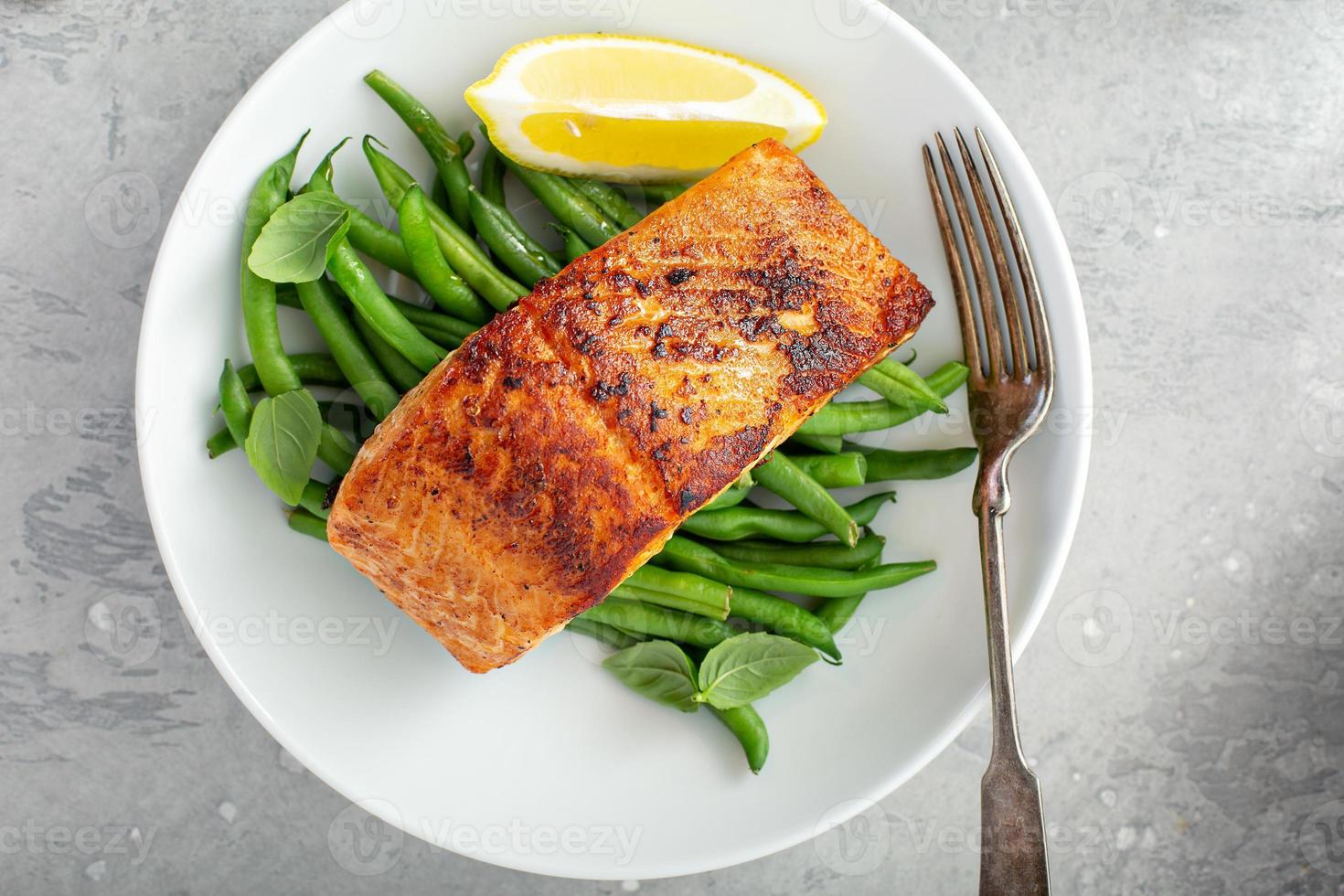 Grilled salmon served with green beans photo