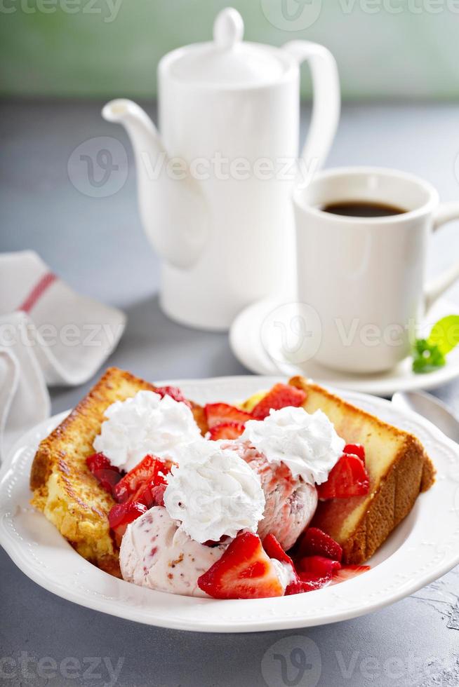 Grilled pound cake with strawberry ice cream photo