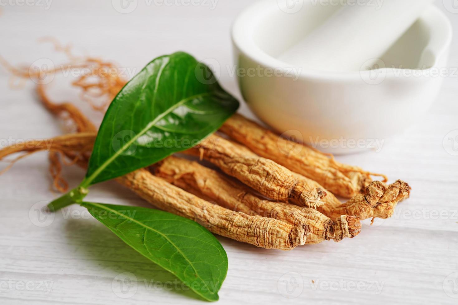 Ginseng roots and green leaf, healthy food. 15946310 Stock Photo at