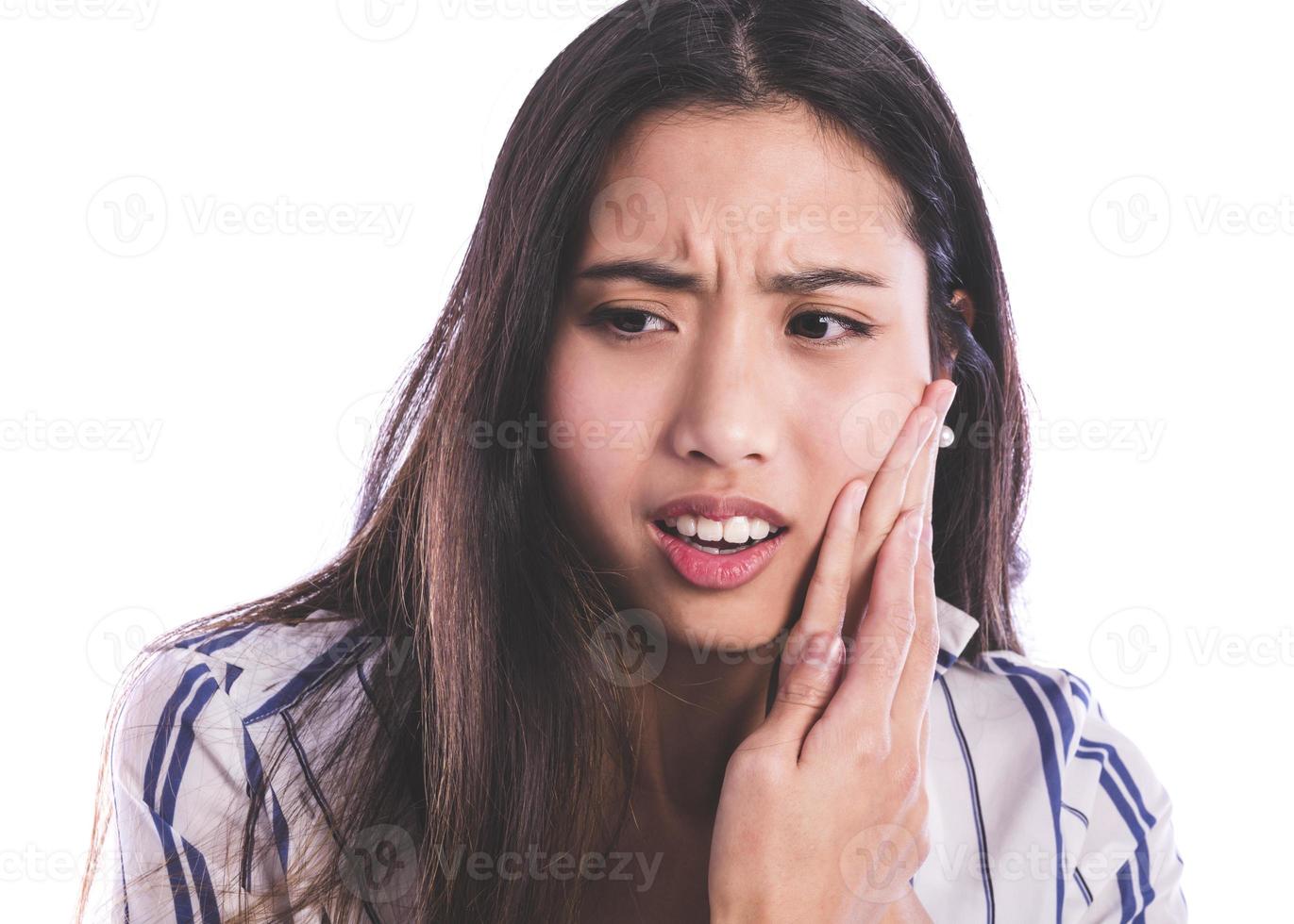 mujer expresando dolor de muelas foto