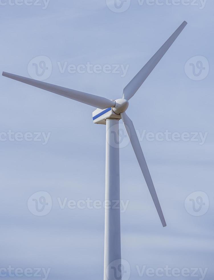 turbinas de viento en la mañana soleada foto