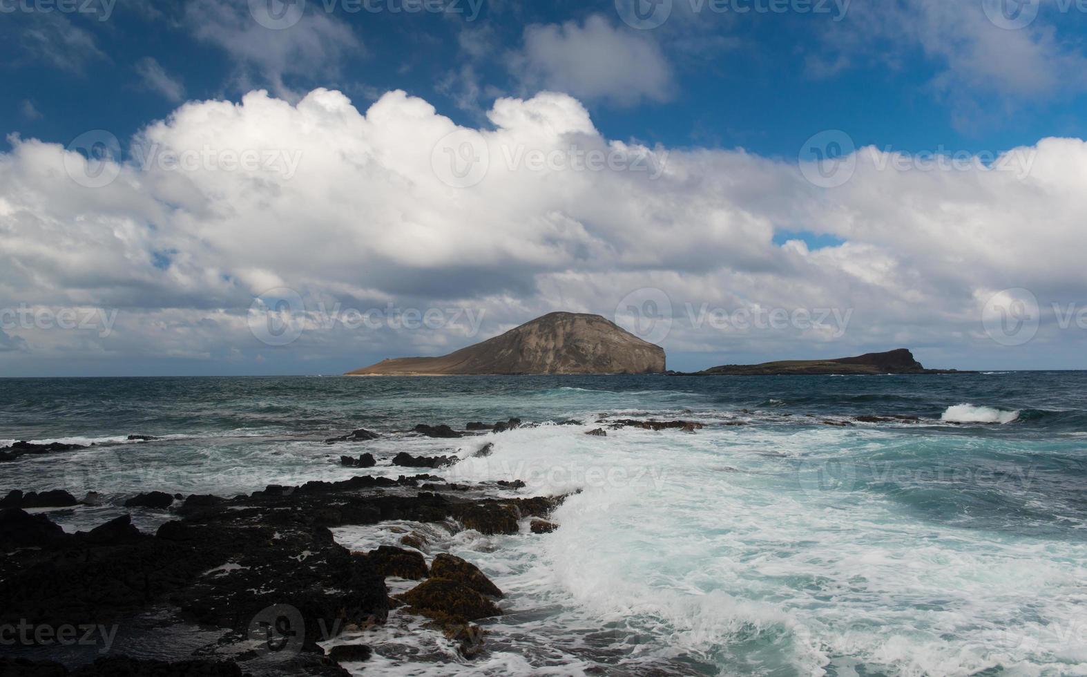 Dramatic landscape of Oahu, Hawaii photo