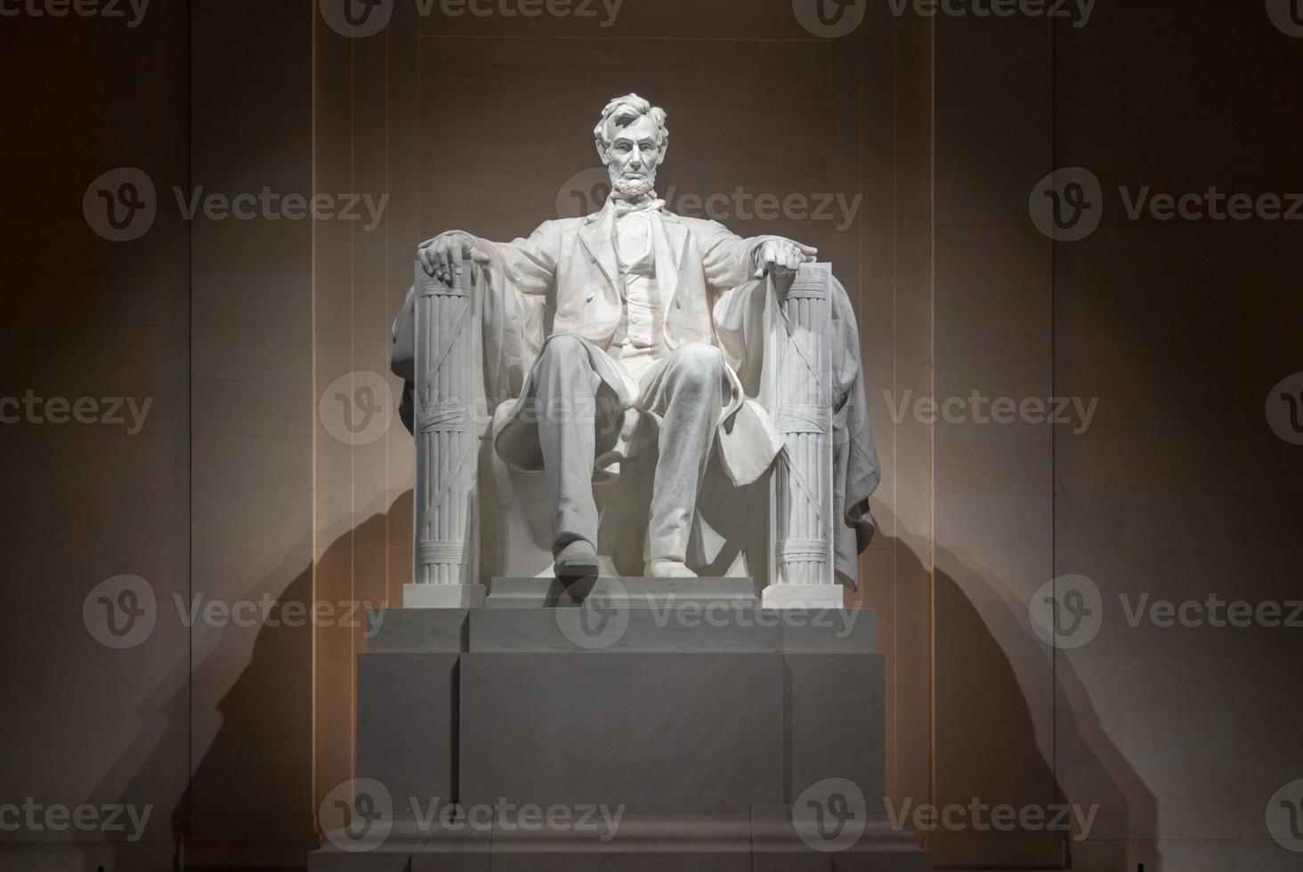 Lincoln Monument in Washington DC at night. photo