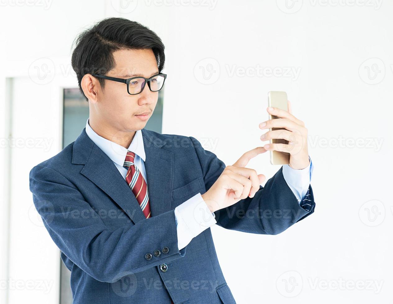 hombre de negocios con teléfono inteligente foto